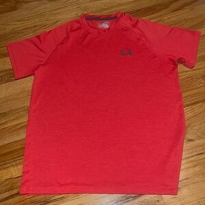 Men’s Under Armour medium crewneck tee shirt